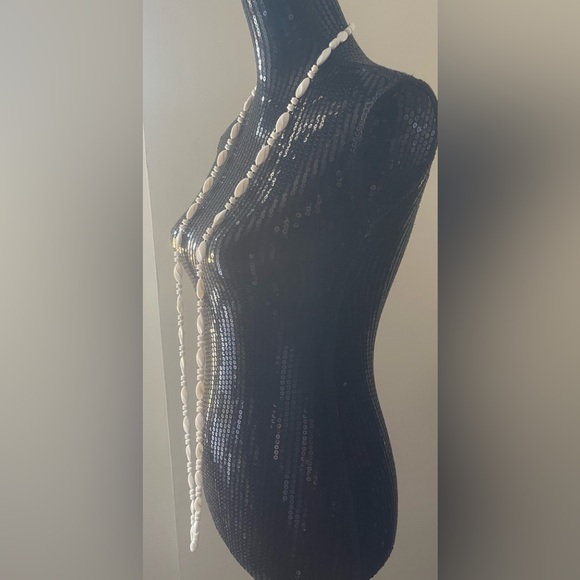 Vintage White Oval Plastic Long Necklace - Picture 2 of 4